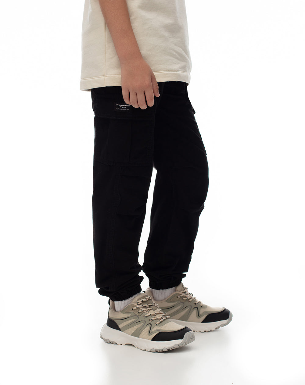 Jogger regular algodón negro niño