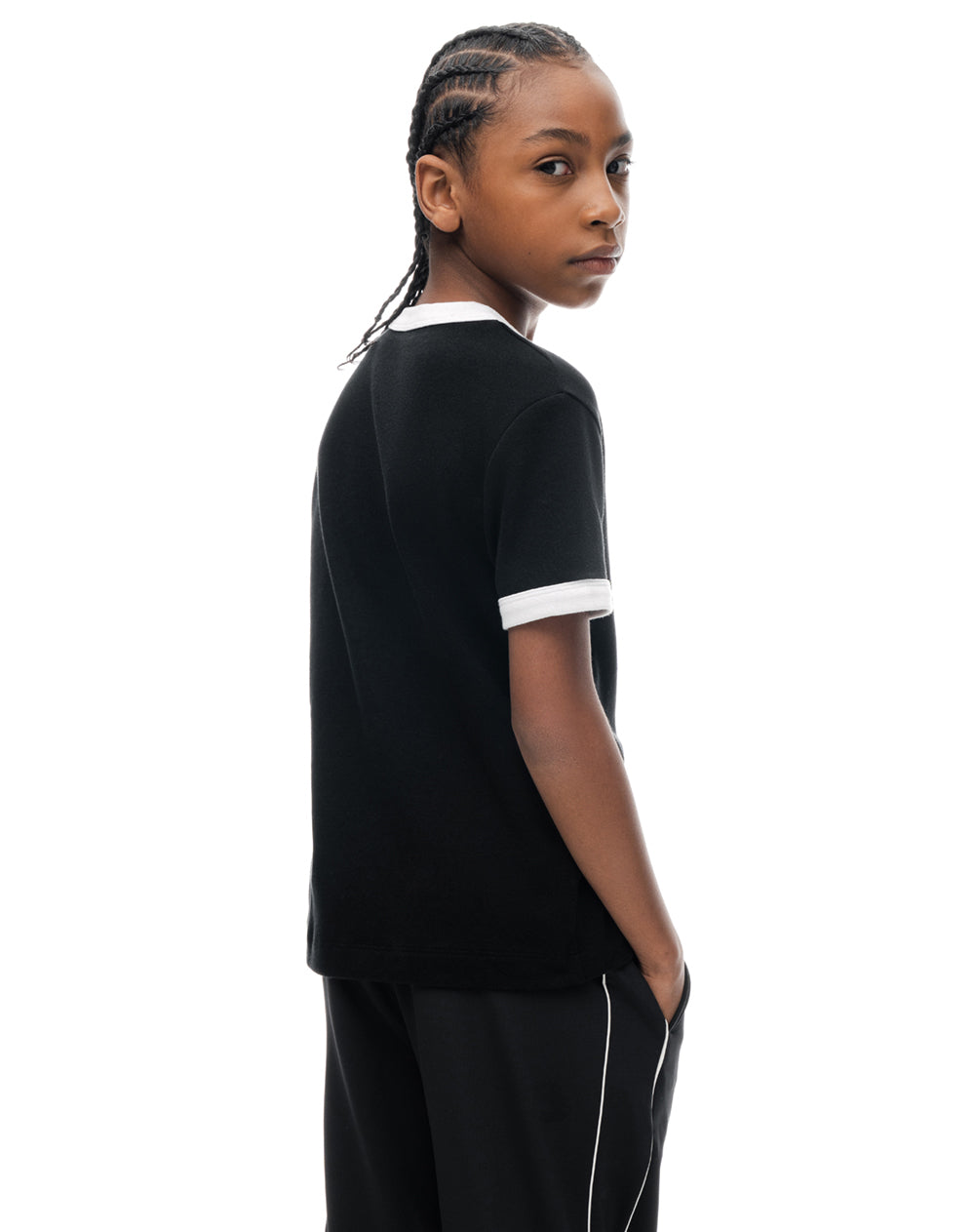 Camiseta regular manga corta negra niño