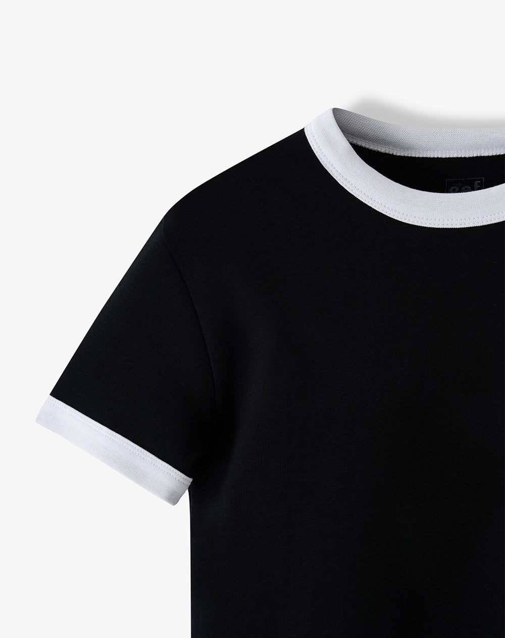Camiseta regular manga corta negra niño