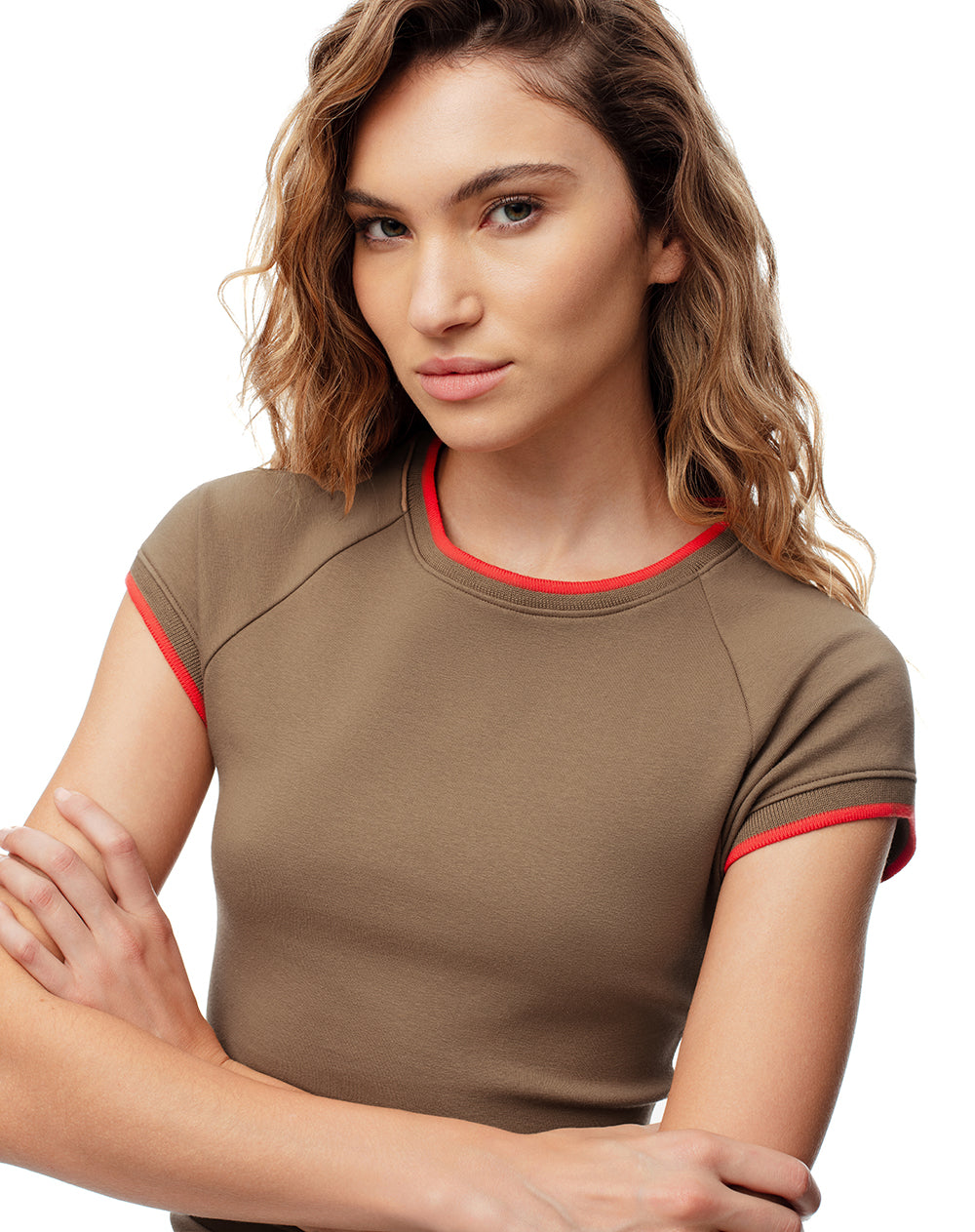 Camiseta fitted fit manga corta café