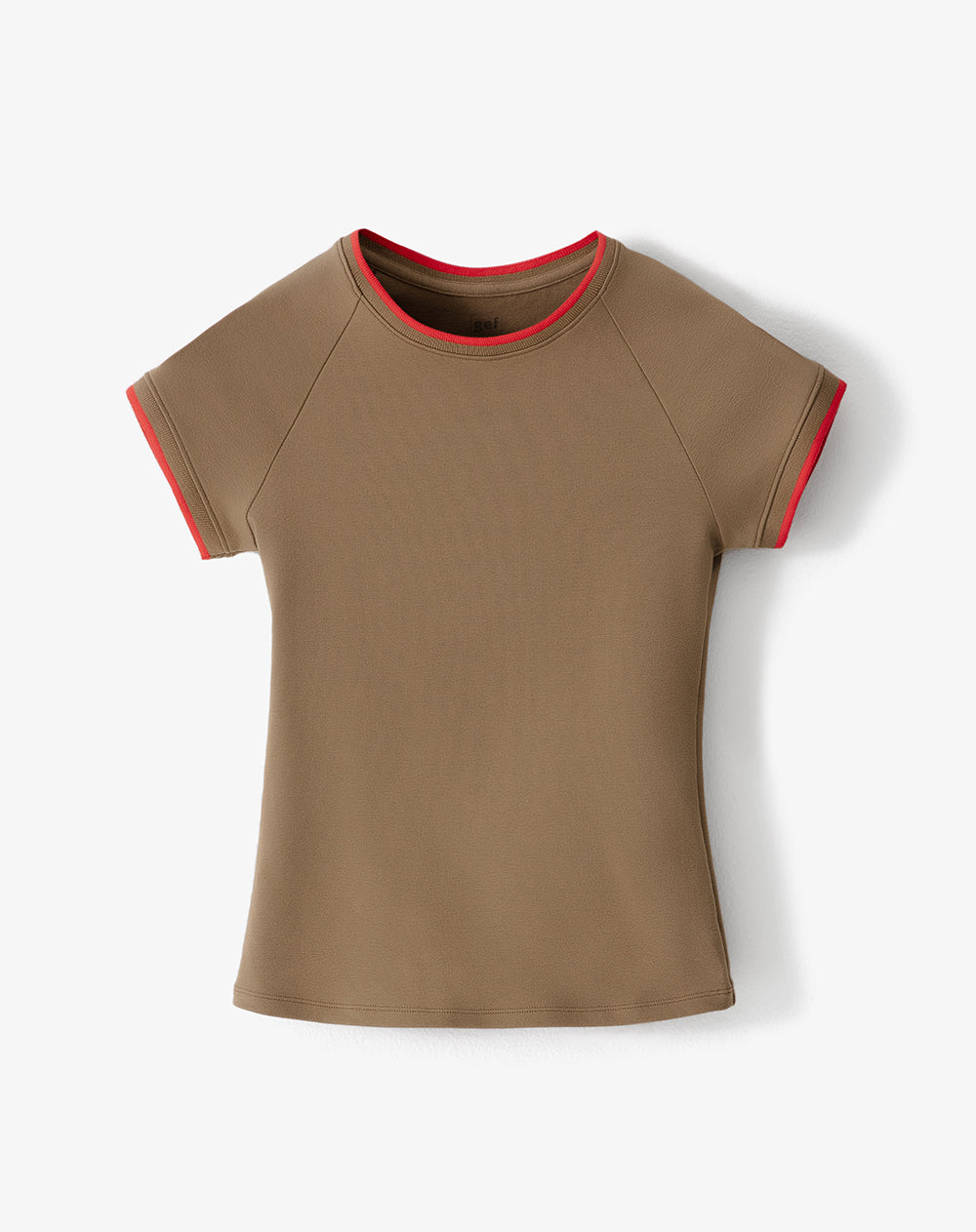 Camiseta fitted fit manga corta café