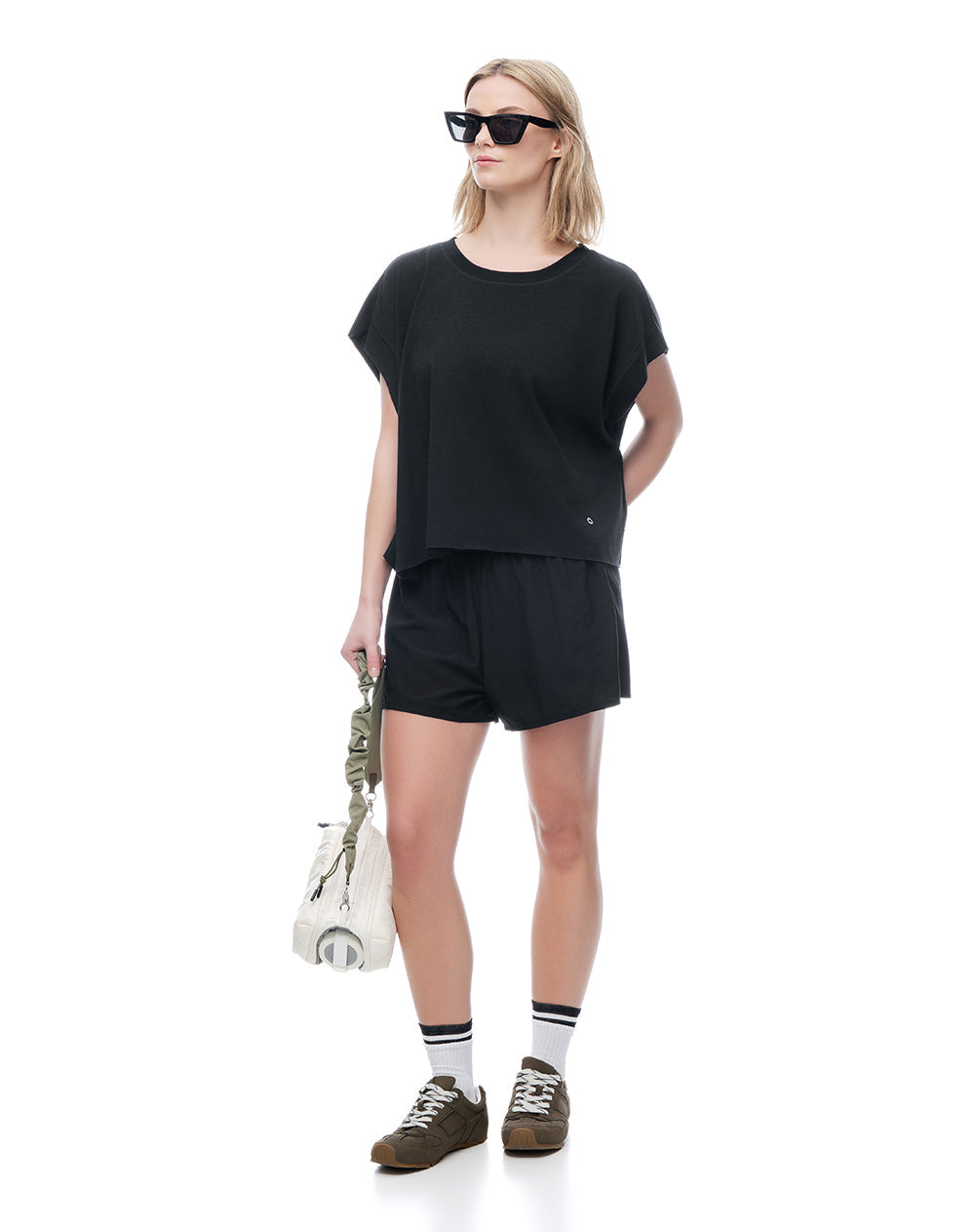 Camiseta + short deportivo negro mujer