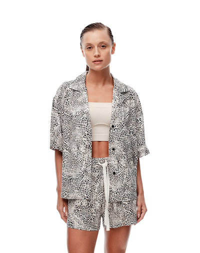 Camisa relax manga corta estampada mujer