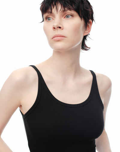 Camiseta slim fit tiras negra