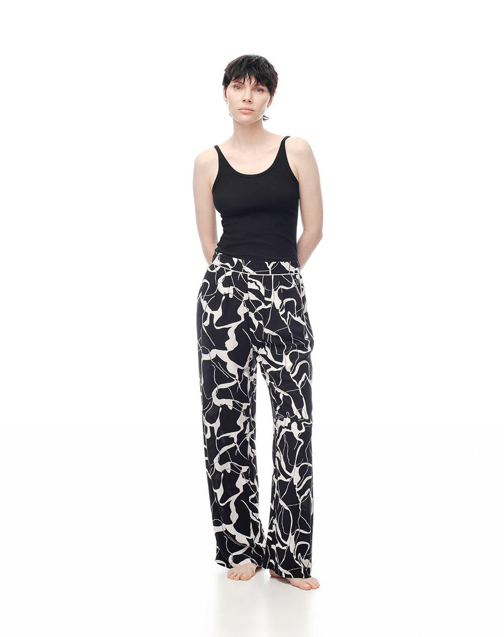 Camiseta slim sin malgas rib algodón negra mujer