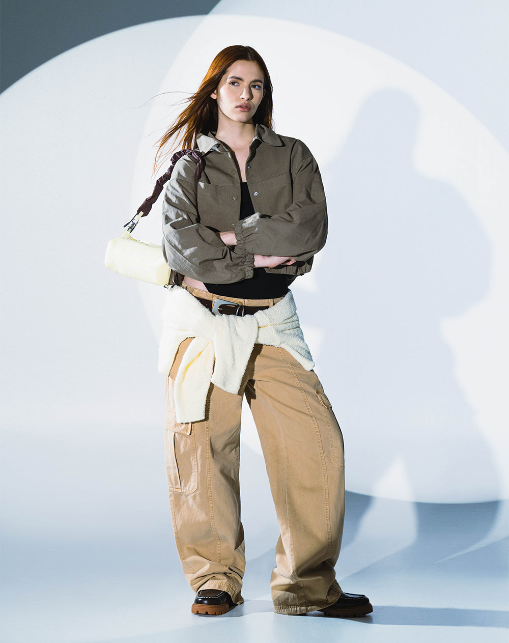 Pantalón cargo tiro bajo algodón caqui mujer