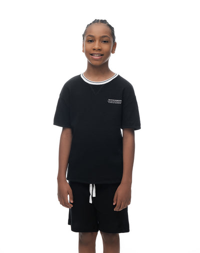 Camiseta regular manga corta negra niño