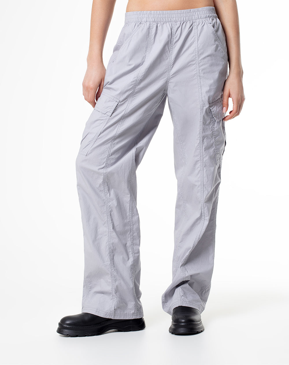 Pantalón regular fit tiro medio en drill gris