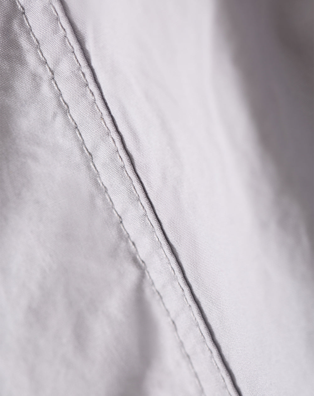 Pantalón regular fit tiro medio en drill gris
