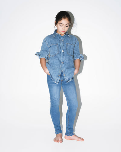 Jean skinny tiro medio elástico interno 100% algodón índigo medio niña