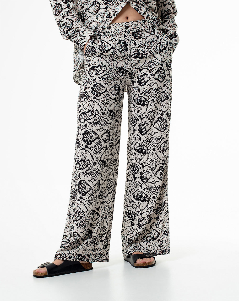 Pantalón holgado tiro medio elástico en cintura estampado para mujer