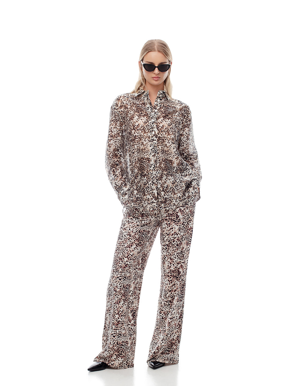 Pantalón loose fit tiro medio piel estampado