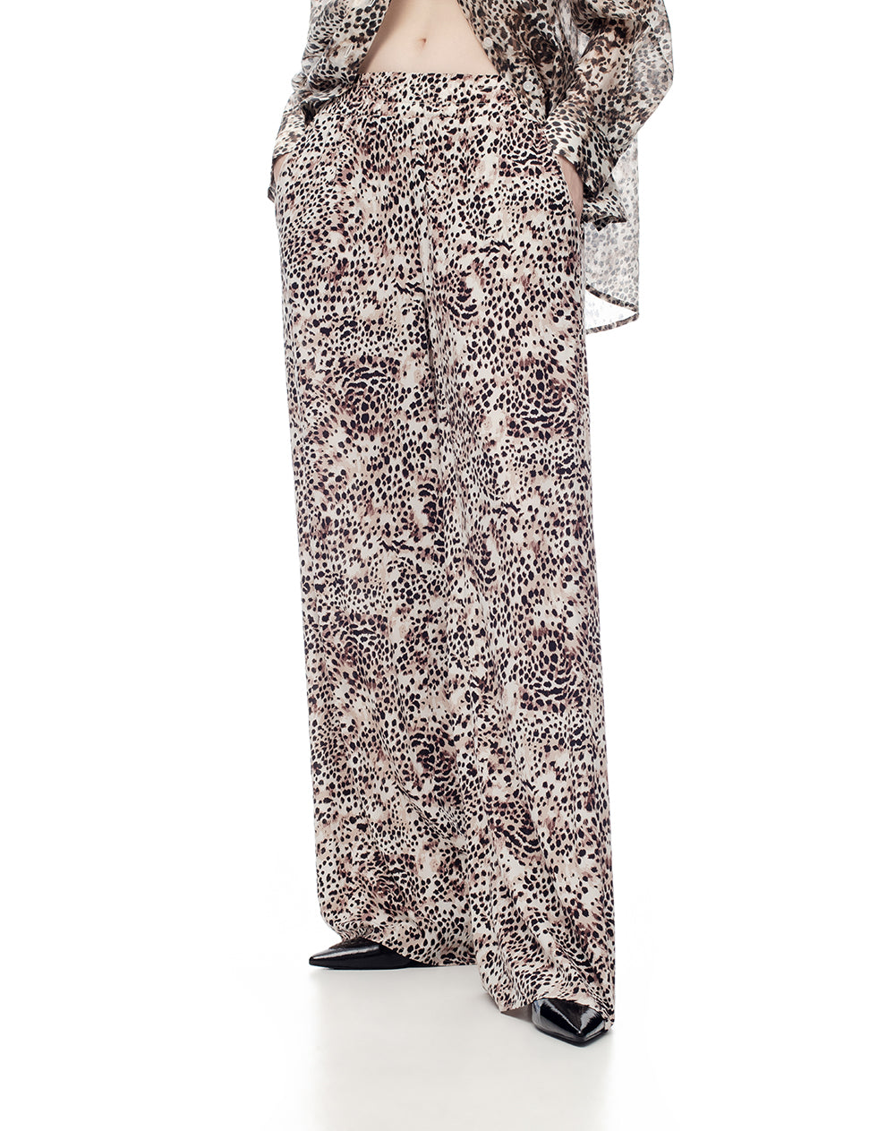 Pantalón loose fit tiro medio piel estampado
