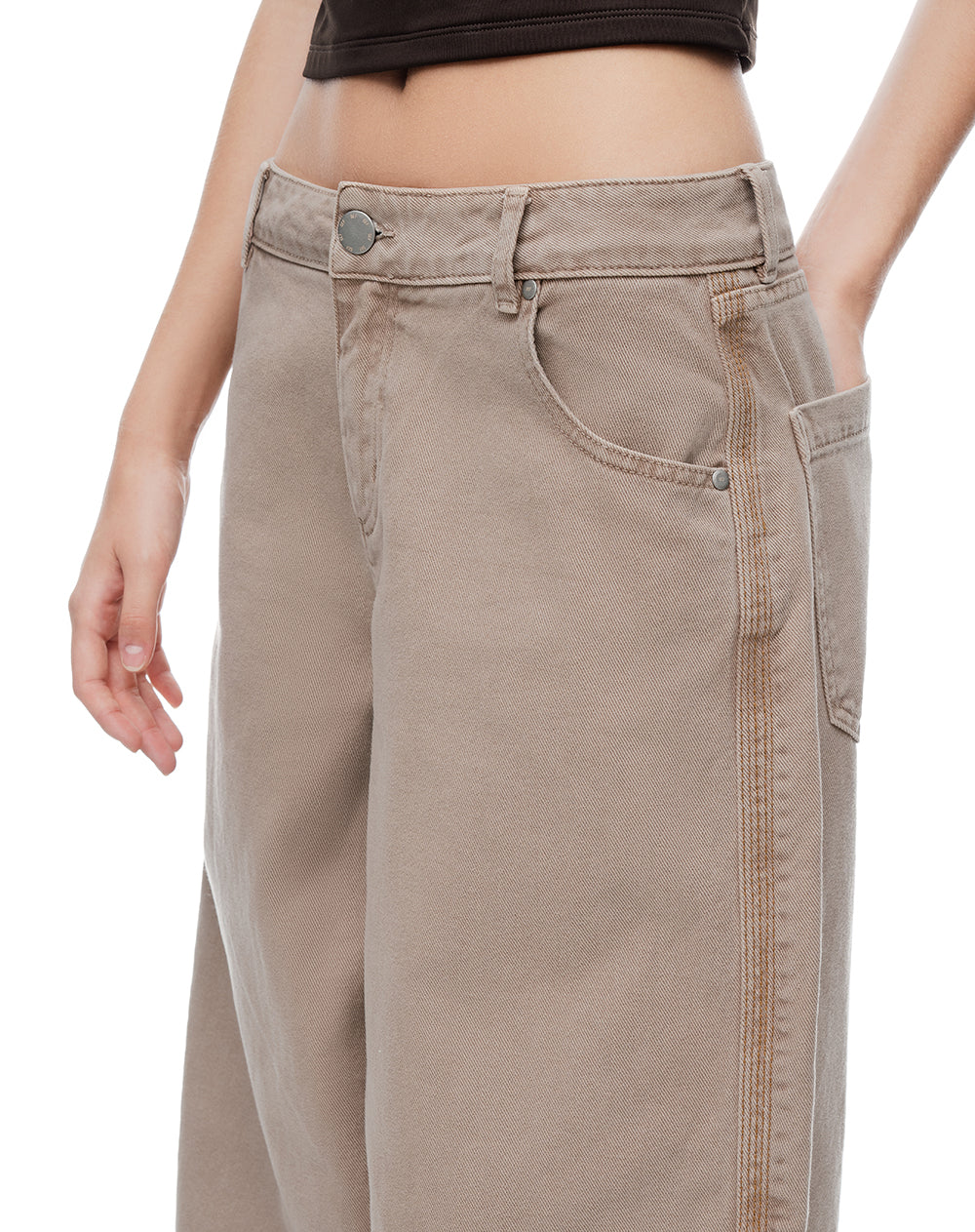 Pantalón wide leg tiro medio en drill café mujer