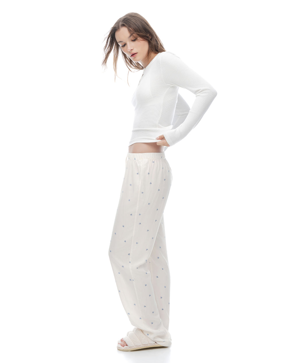 Pantalón regular tiro medio blanco estampado mujer