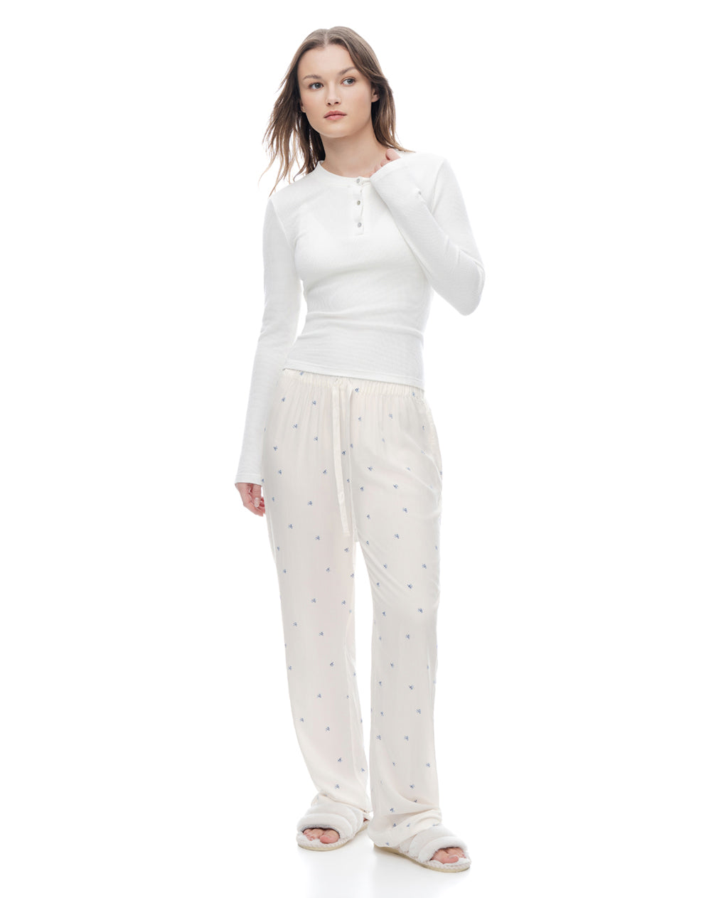 Pantalón regular tiro medio blanco estampado mujer