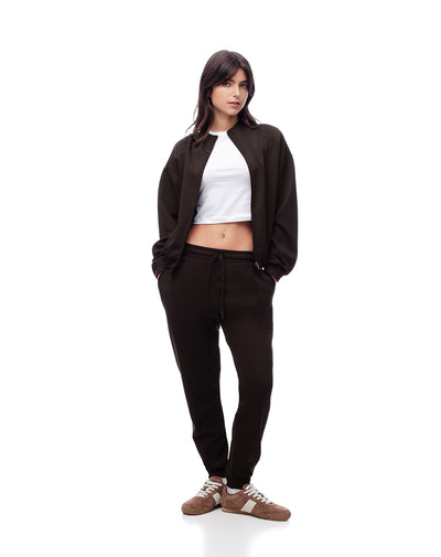 Jogger tiro medio chocolate mujer