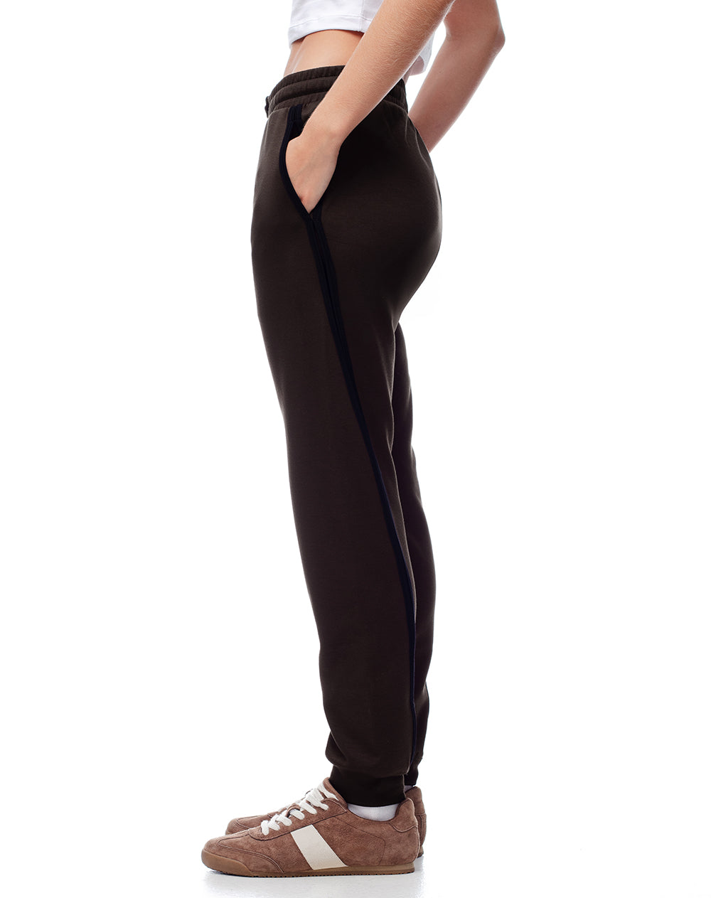 Jogger tiro medio chocolate mujer