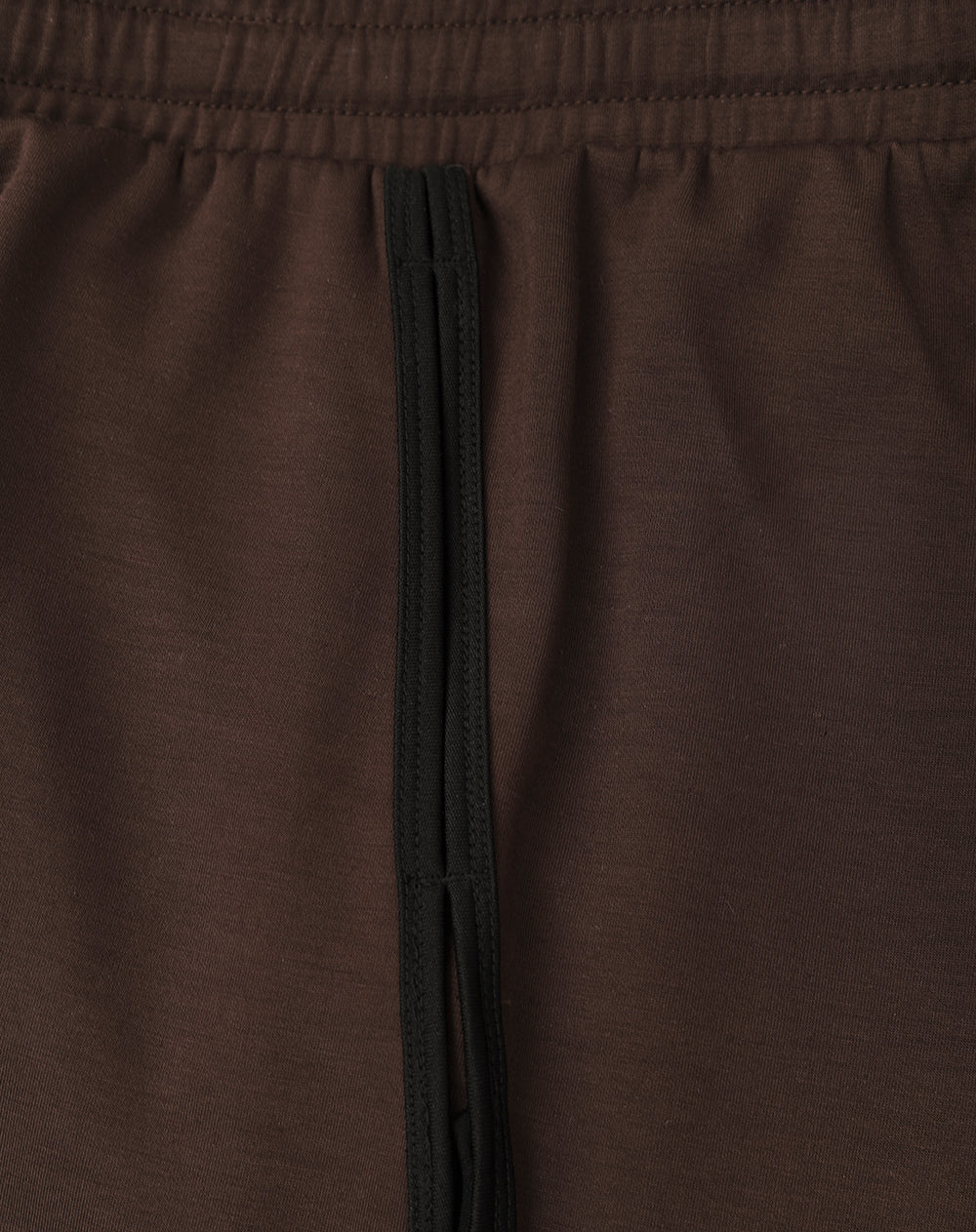 Jogger tiro medio chocolate mujer