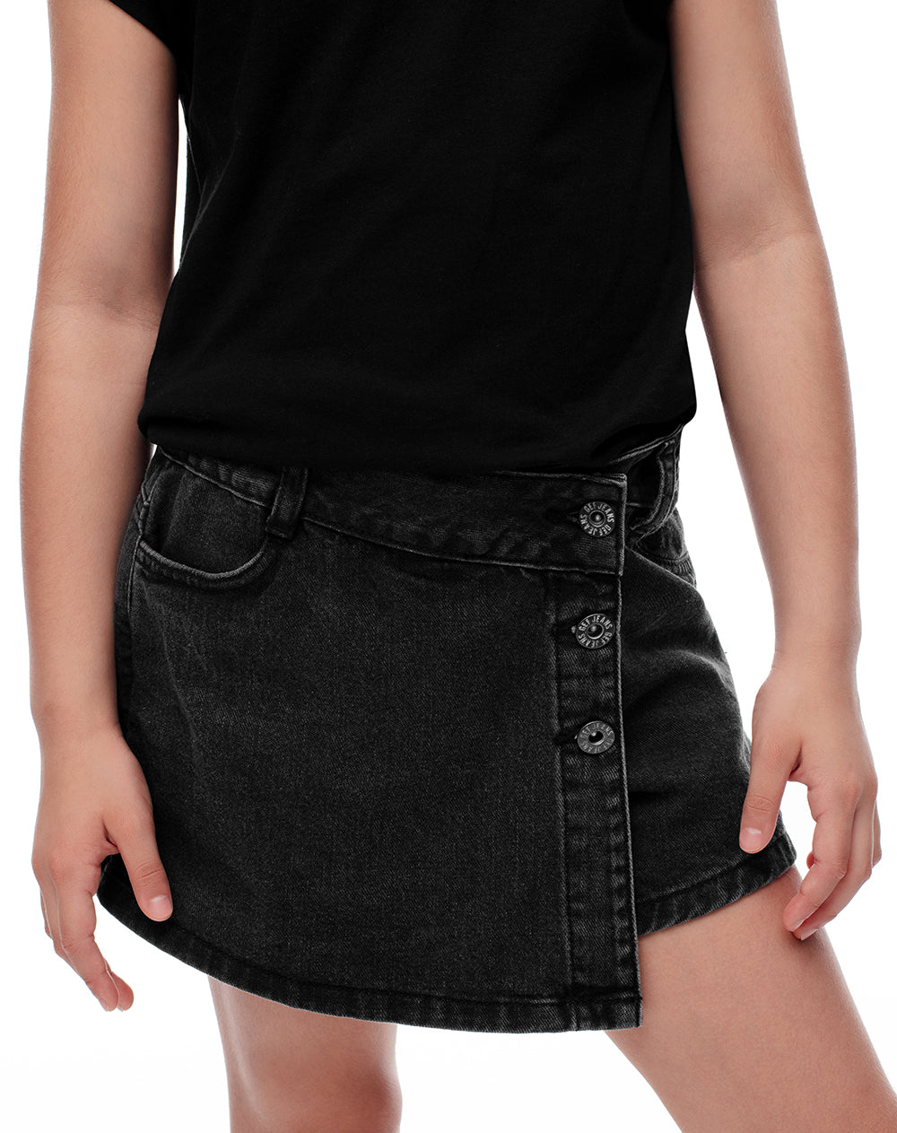 Falda short tiro medio denim botones laterales negra para niña