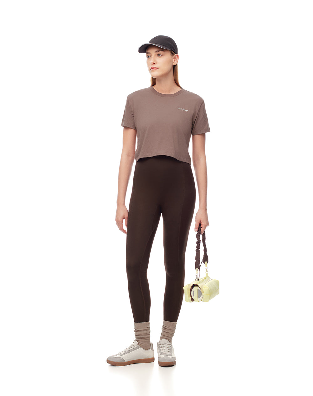 Camiseta crop regular algodón café mujer