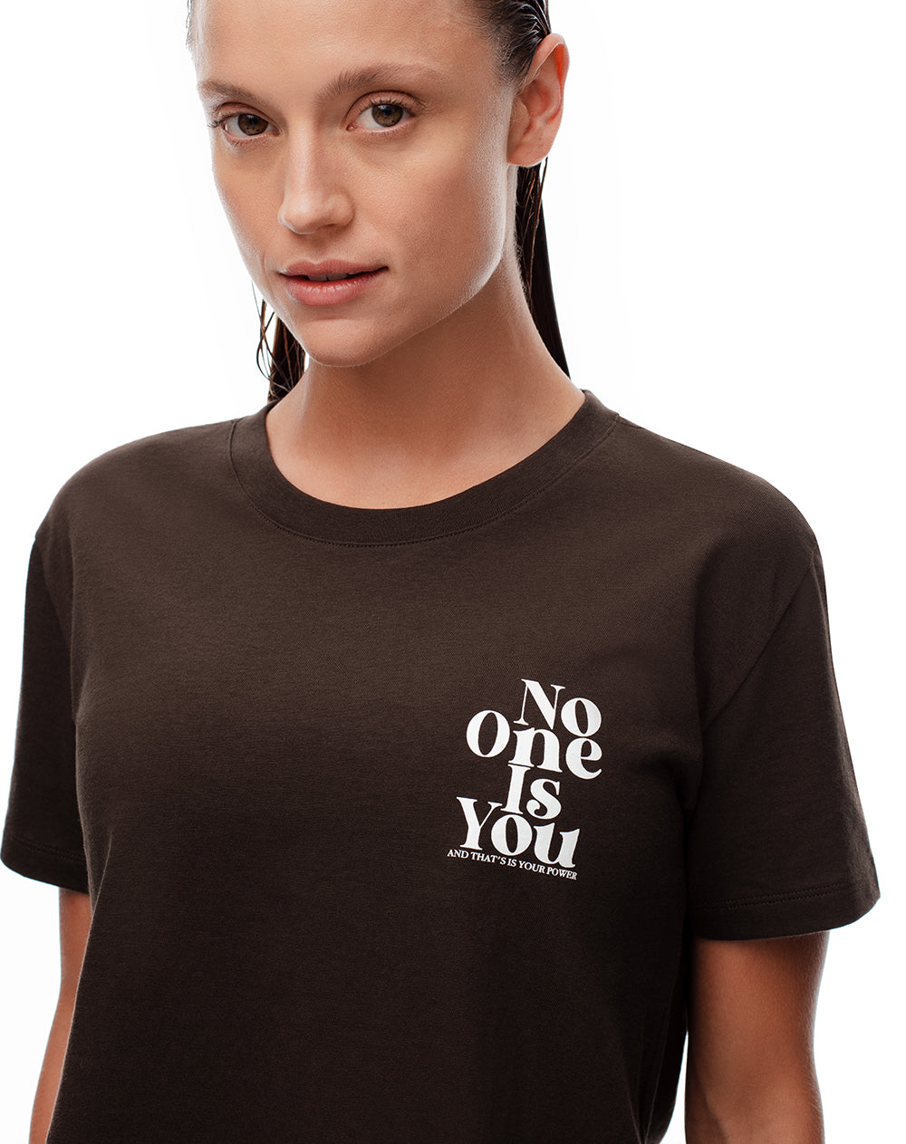 Camiseta cro regular algodón chocolate estampada mujer