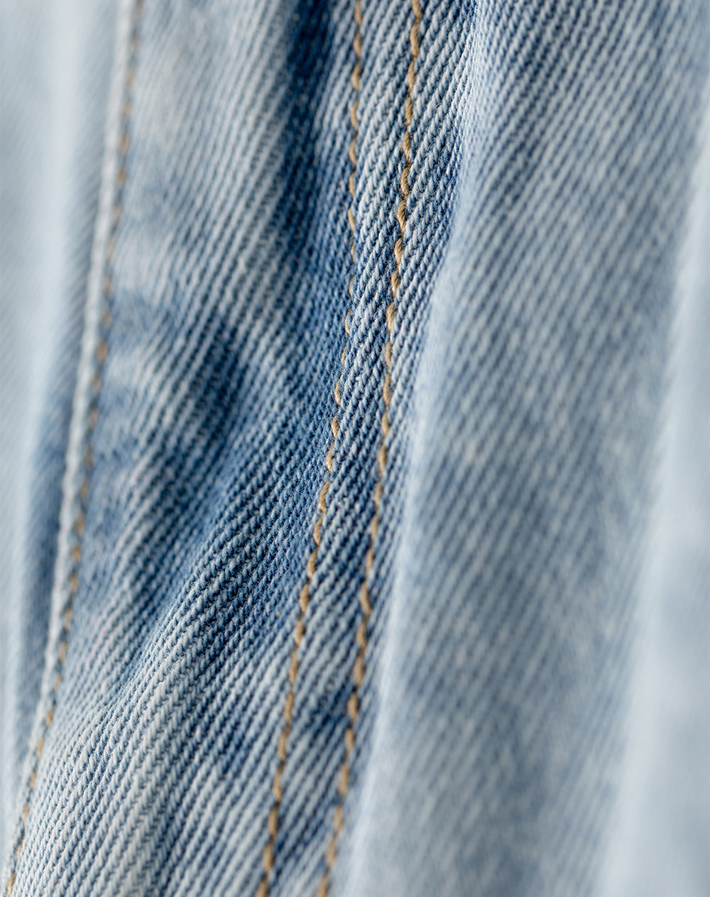 Jean regular fit tiro alto indigo claro