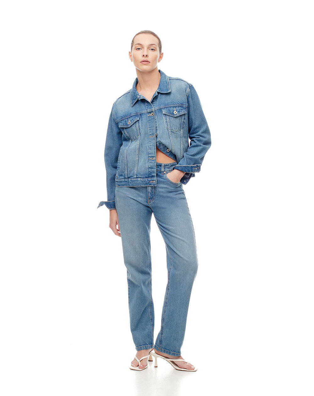 Jean relaxed fit tiro medio indigo claro