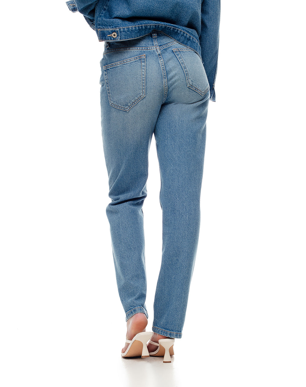 Jean relaxed fit tiro medio indigo claro