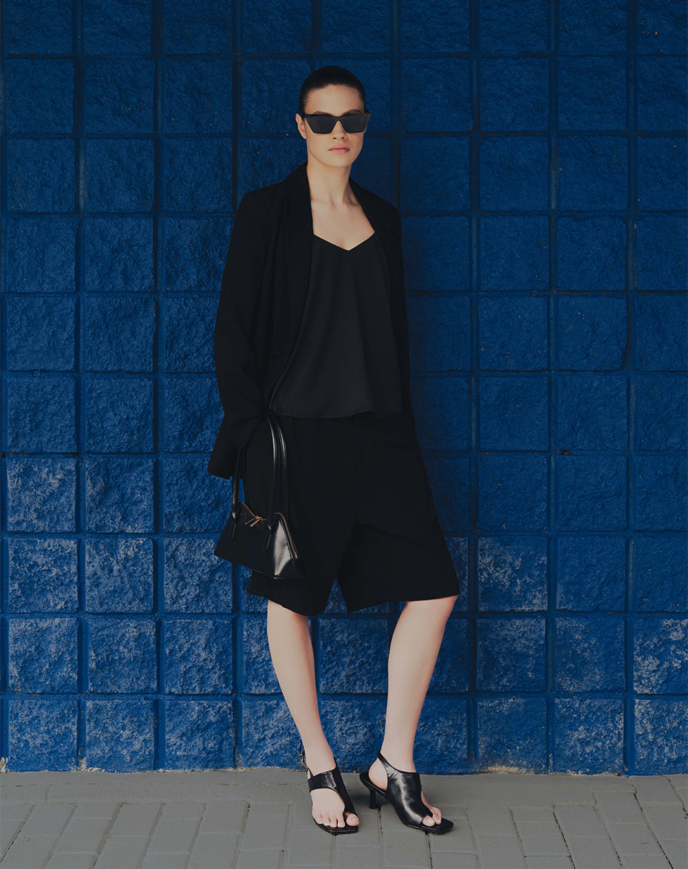 Bermuda regular tiro alto negra mujer