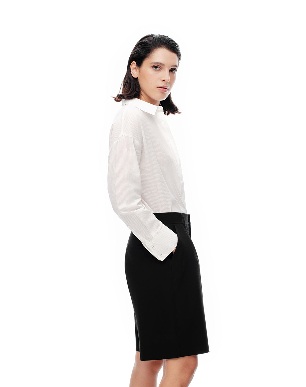 Bermuda regular fit negra