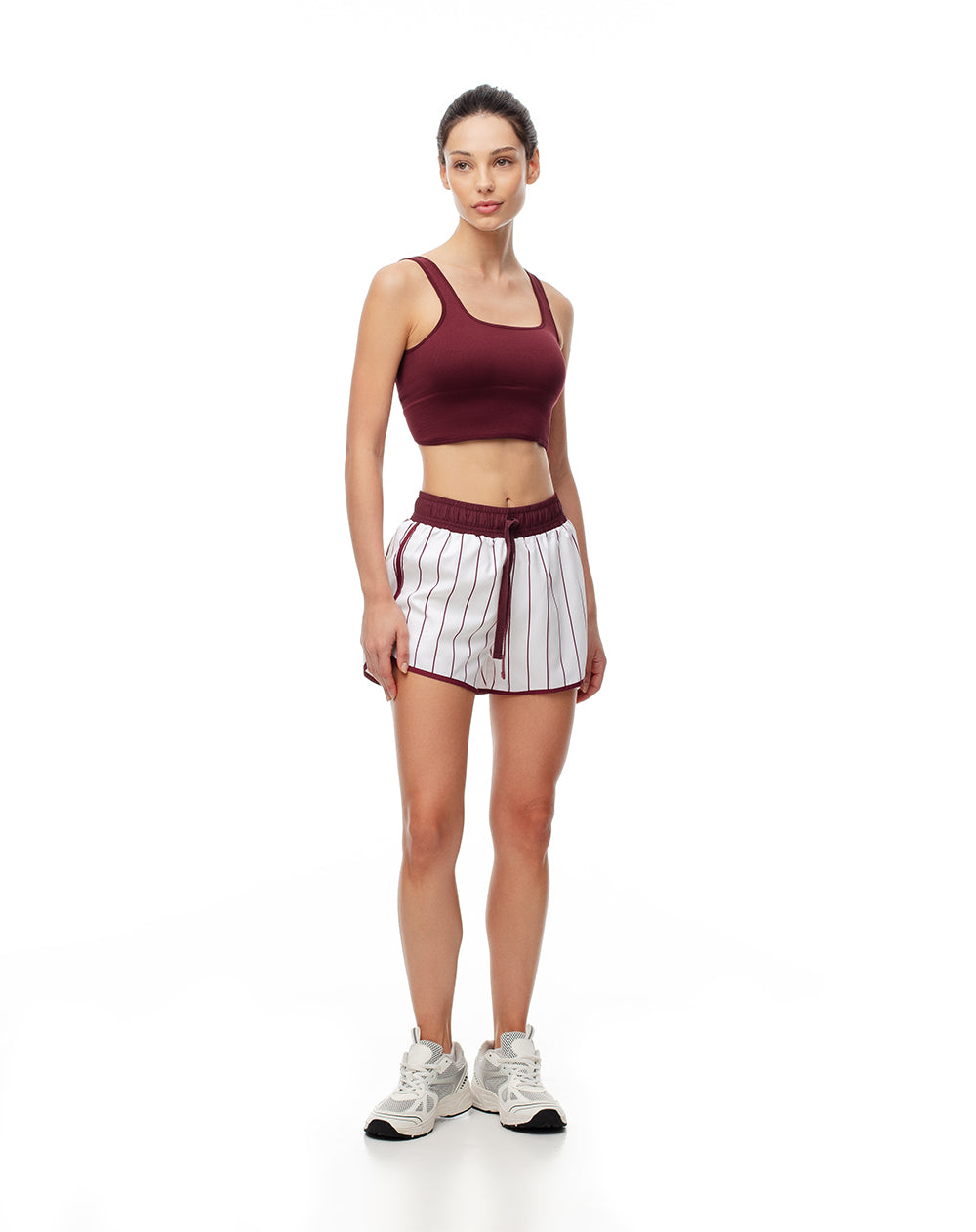 Short deportivo crudo rayas