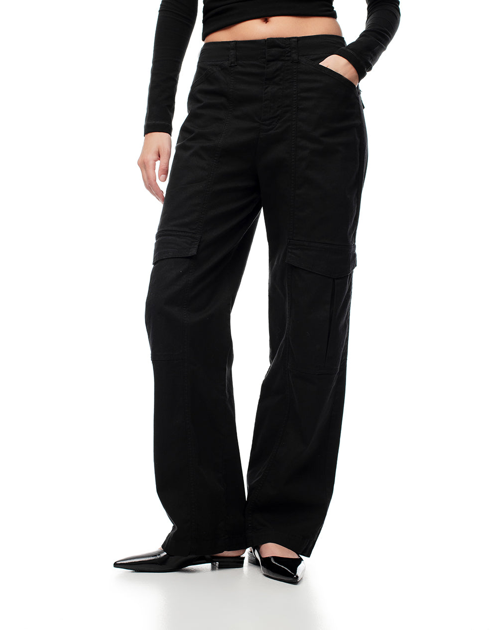 Pantalón cargo tiro medio algodón bolsillos negro mujer