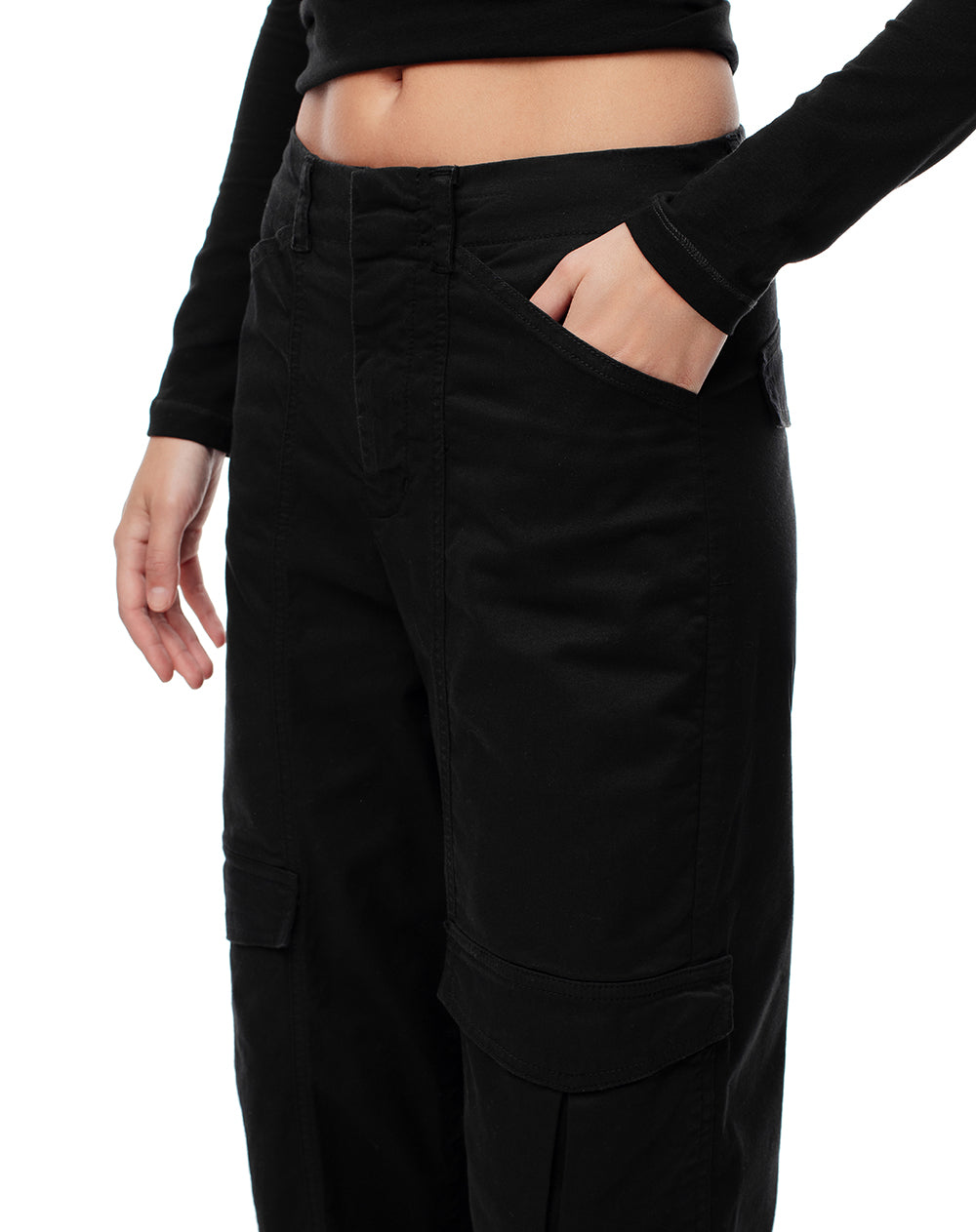 Pantalón cargo tiro medio algodón bolsillos negro mujer