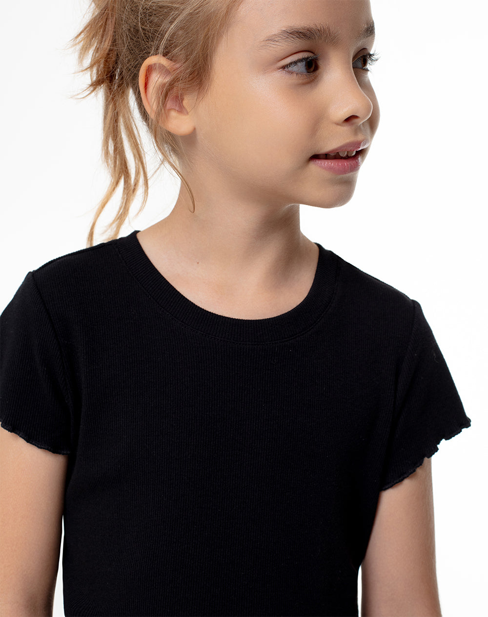 Camiseta slim fit manga corta negra