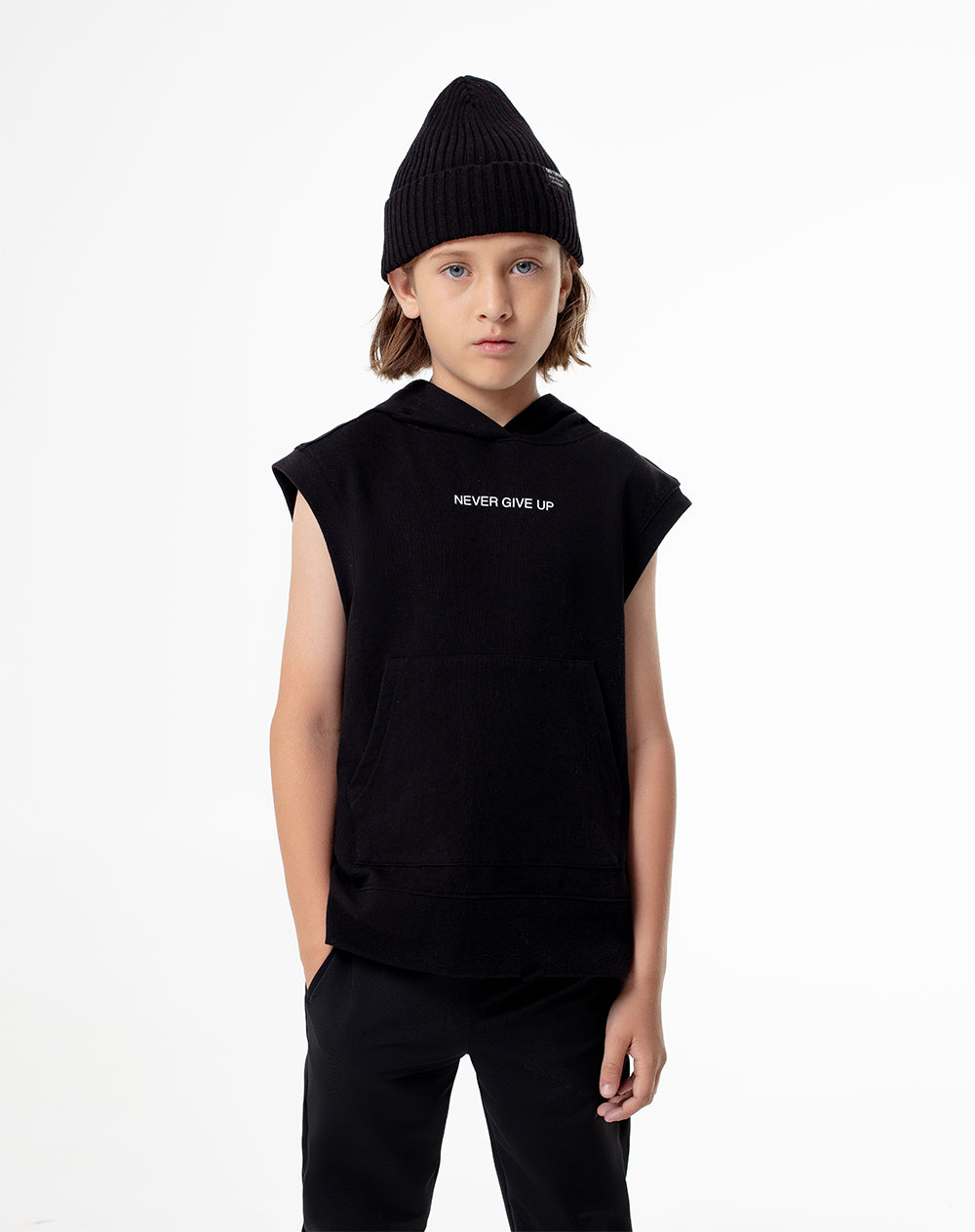 Chaleco regular fit con capucha negro