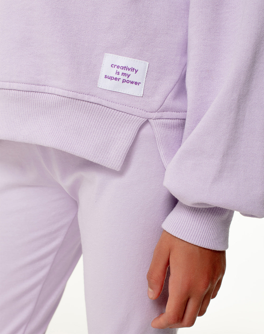 Buzo regular fit lila