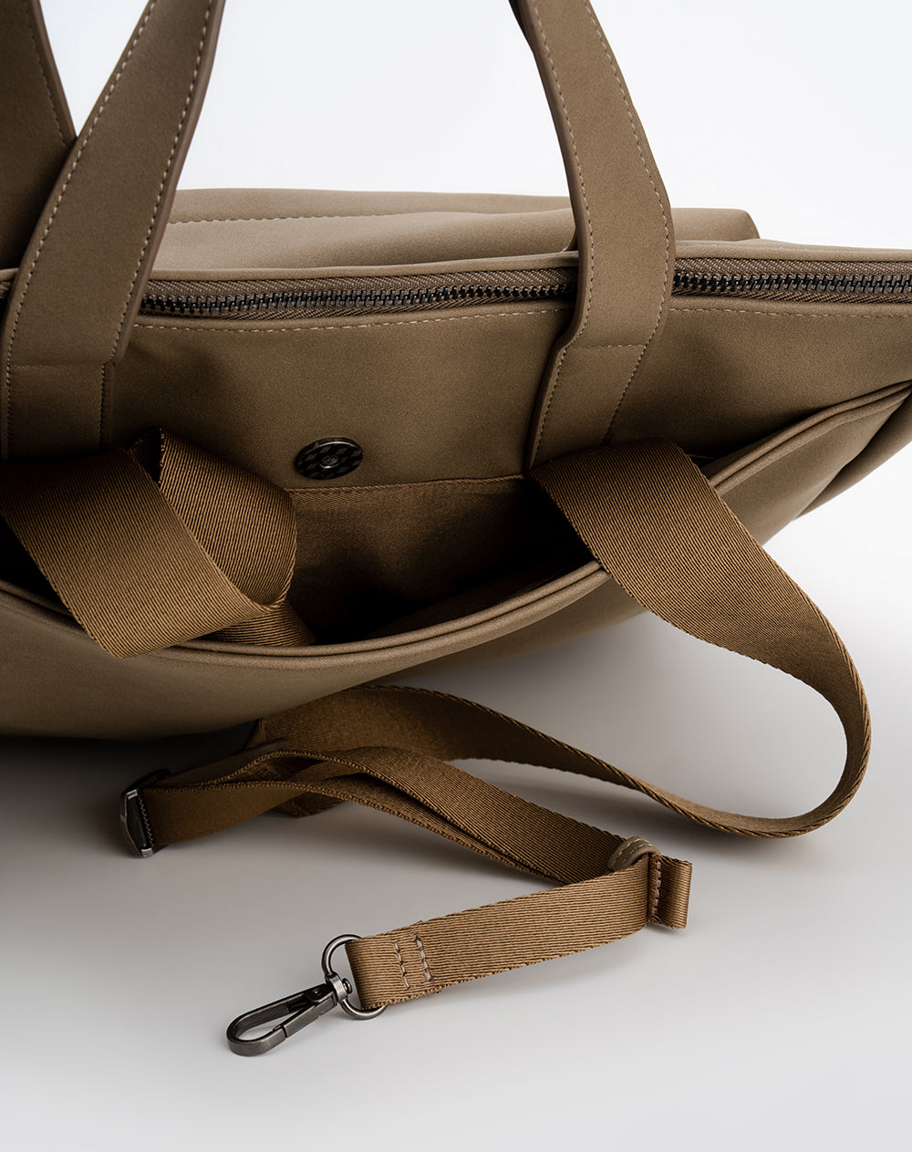 Bolso morral efecto cuero café