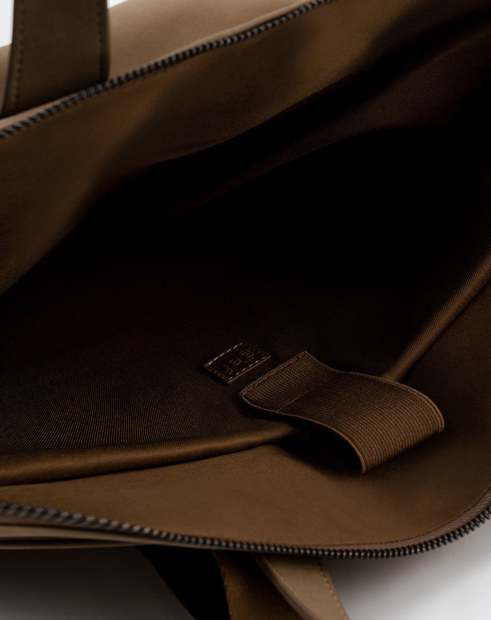 Bolso morral efecto cuero café