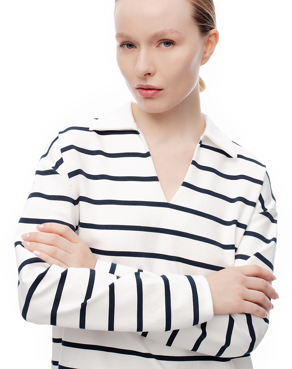 Camibuzo tipo polo oversize blanco rayas mujer