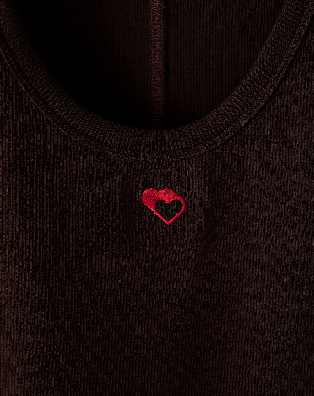 Camiseta fitted fit chocolate