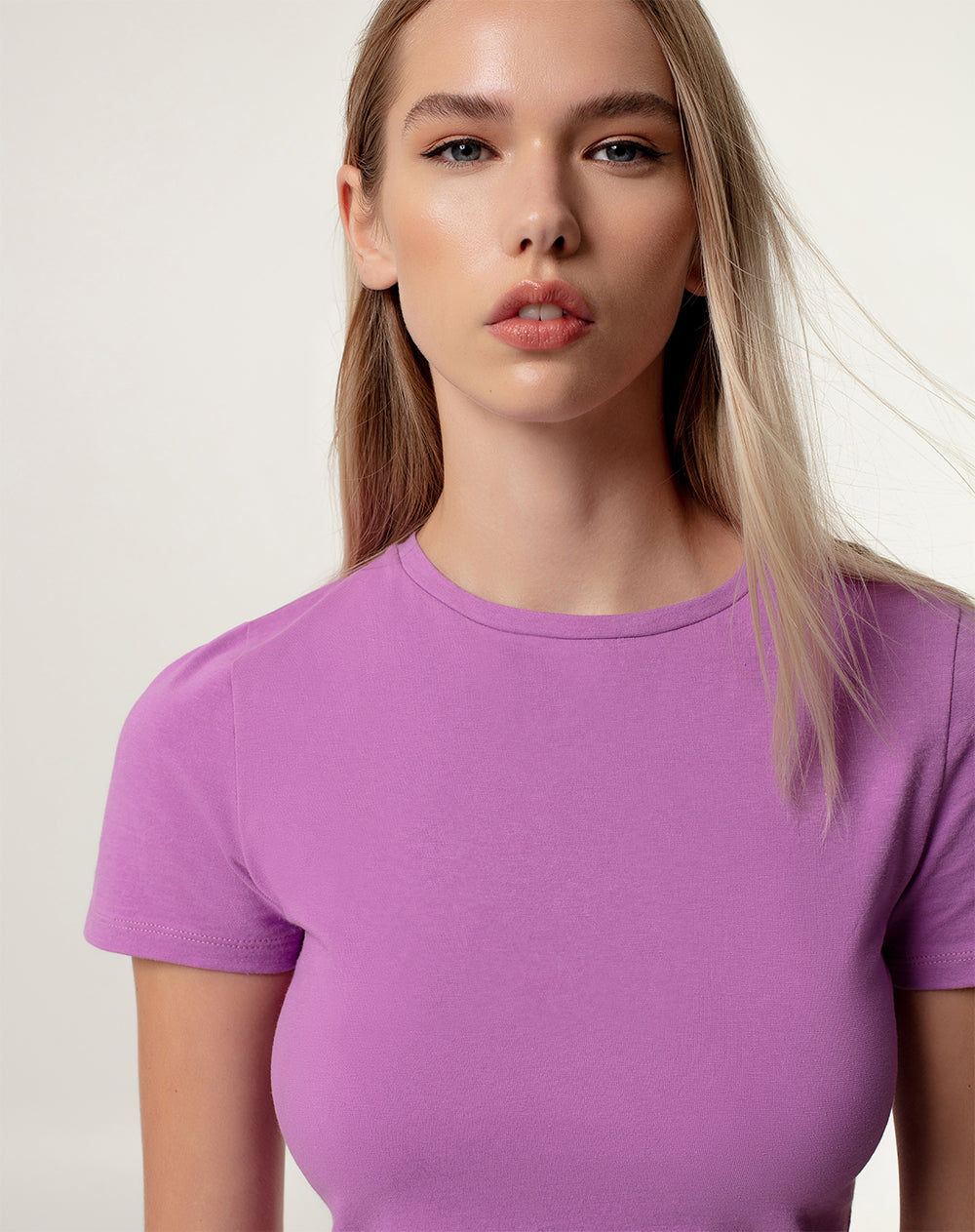 Camiseta Lovit slim fit manga corta morada
