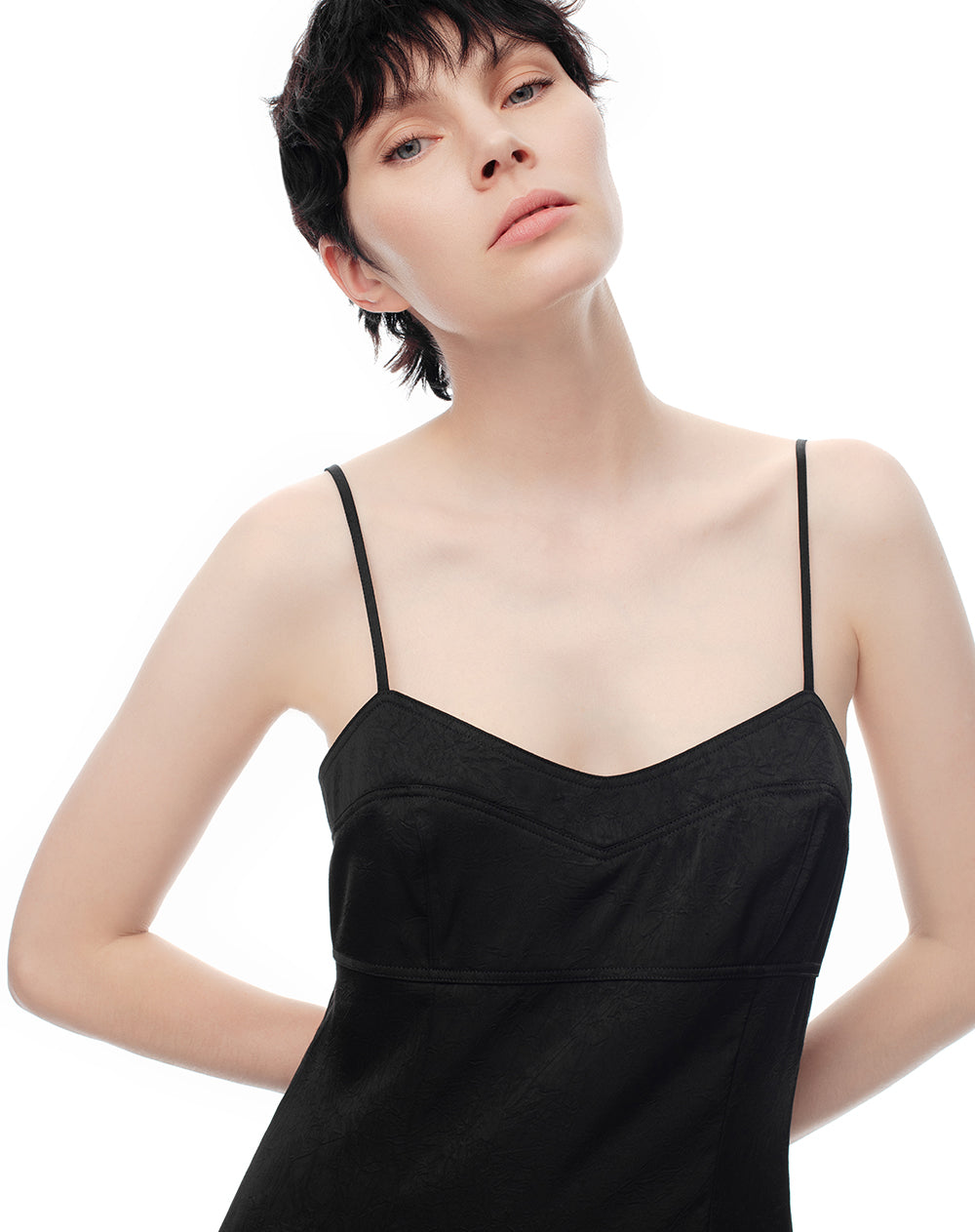 Vestido midi satinado negro mujer