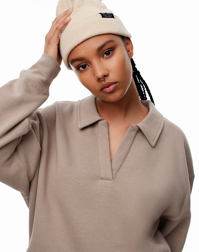 Buzo tipo polo regular taupe mujer