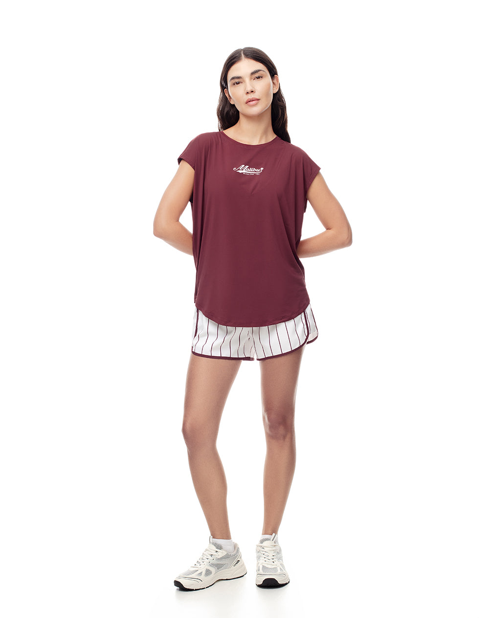 Camiseta deportiva mujer secado rápido vino tinto