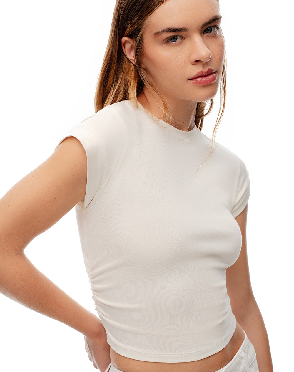Camiseta slim fit manga corta habana
