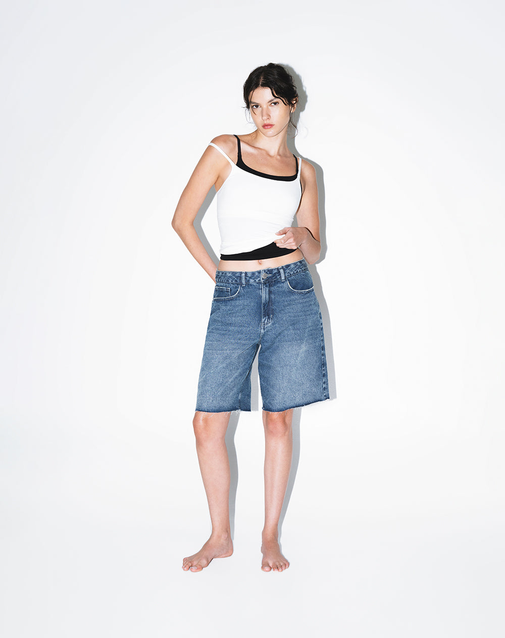 Bermuda regular tiro medio denim índigo medio mujer