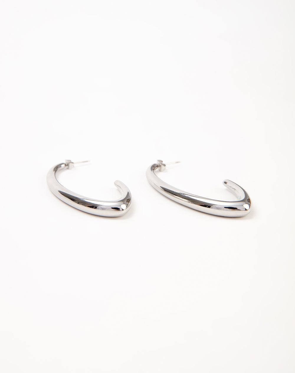 Aretes tipo aro alargado plateado