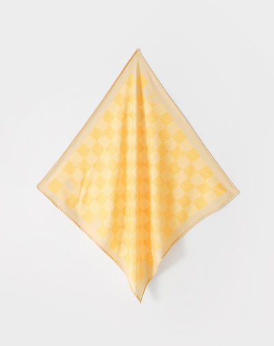 Pañuelo satinado amarillo estampado