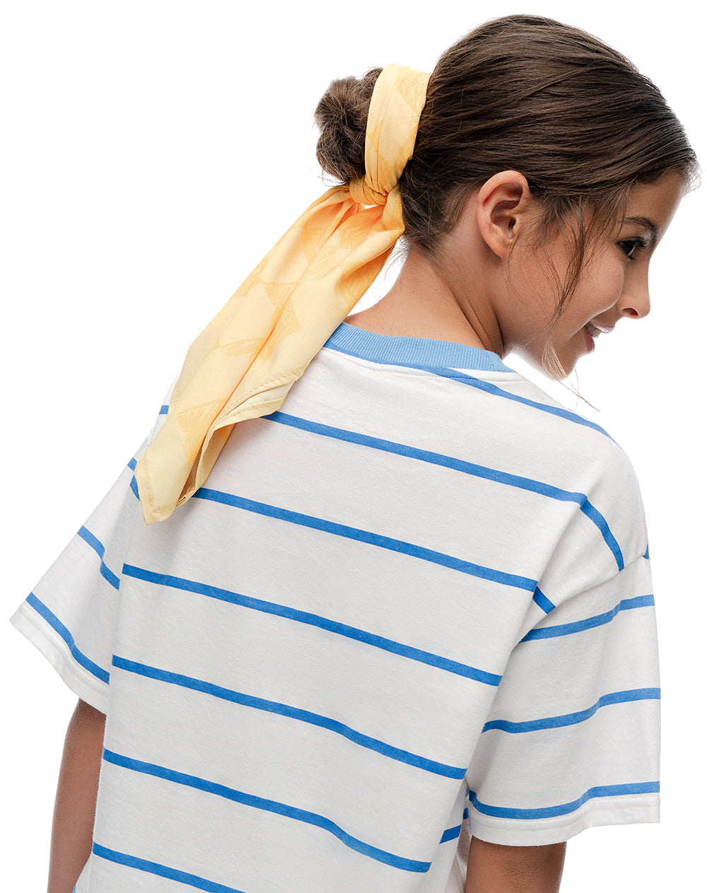 Pañuelo satinado amarillo estampado